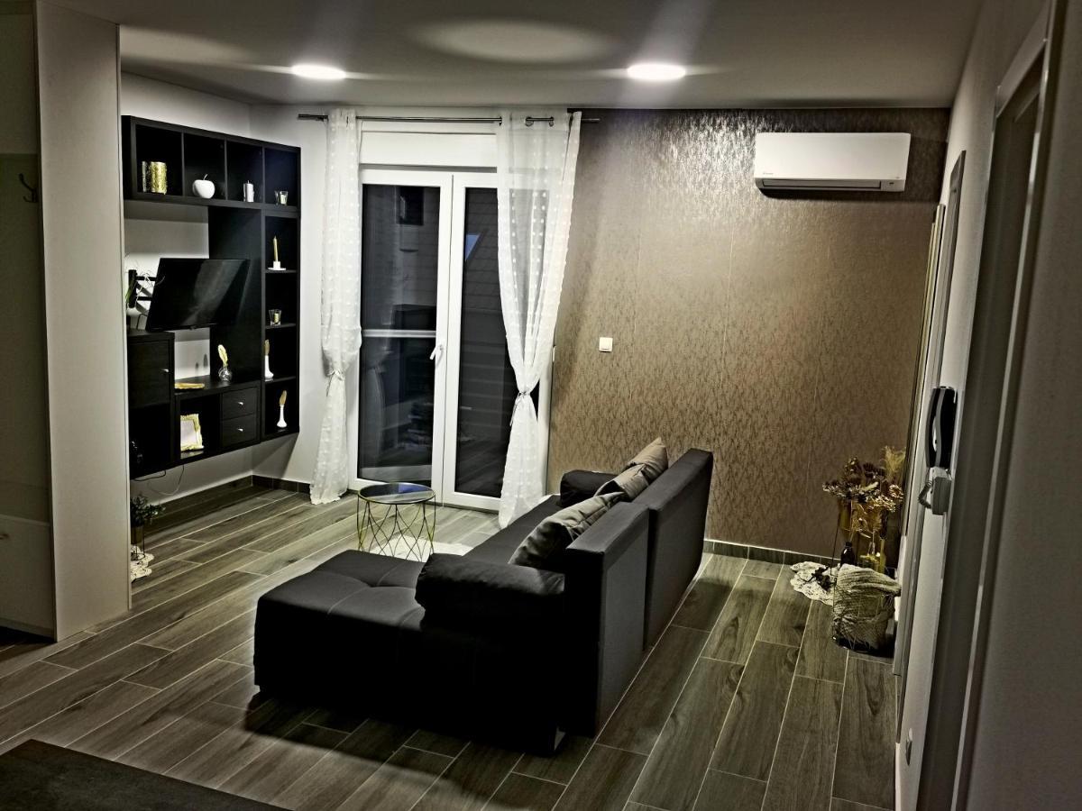 Golden - Self Check In Appartement Osijek Buitenkant foto